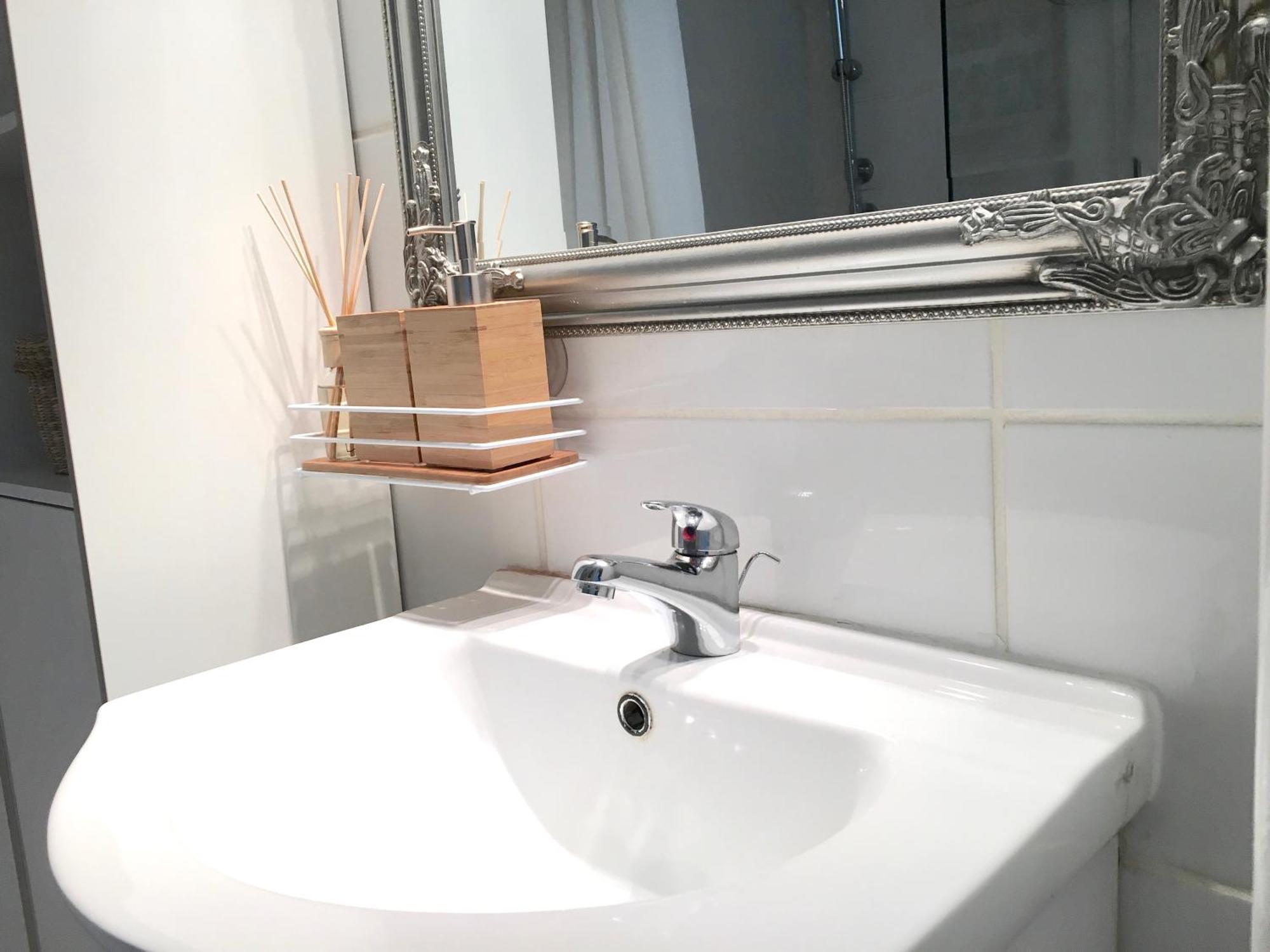 Standard Apartment By Hi5 - Karoly 23 ブダペスト エクステリア 写真