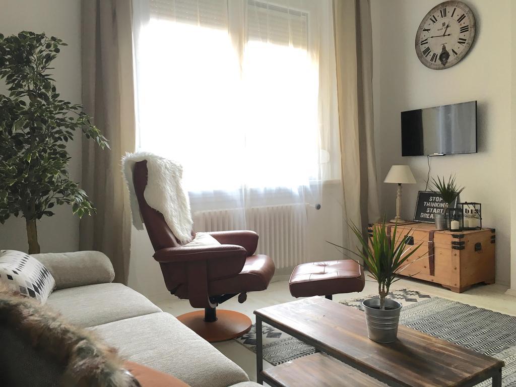 Standard Apartment By Hi5 - Karoly 23 ブダペスト エクステリア 写真