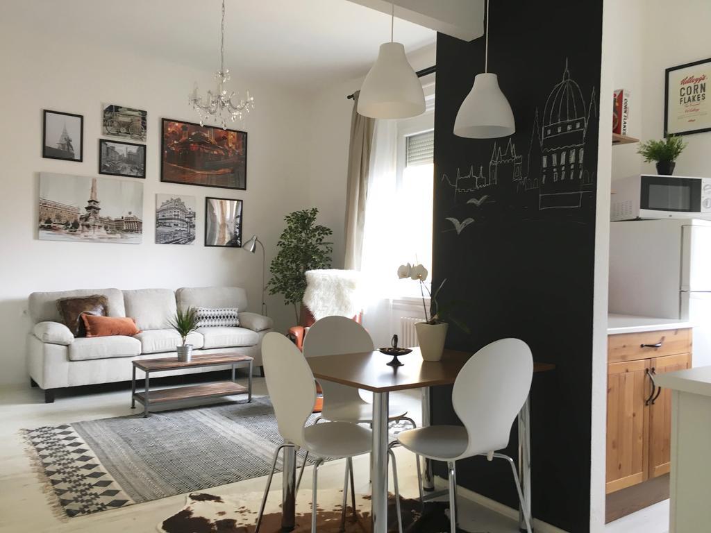 Standard Apartment By Hi5 - Karoly 23 ブダペスト エクステリア 写真